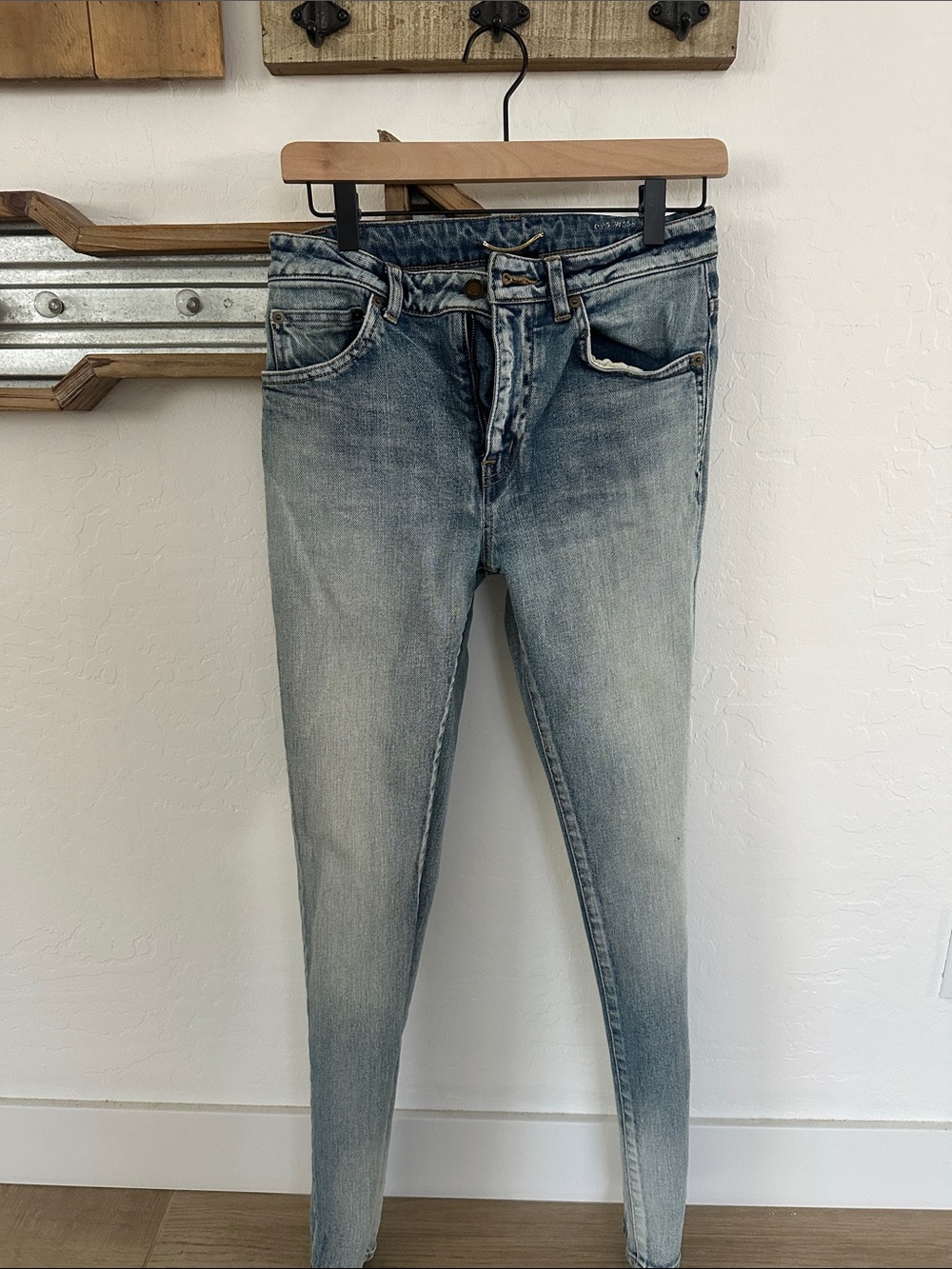 Yves Saint Laurent Light Wash Women’s Skinny Jeans - Classic Stretch Denim